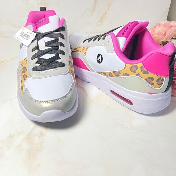 Air Walk big kid sneakers s 6. NWT - Picture 2 of 6